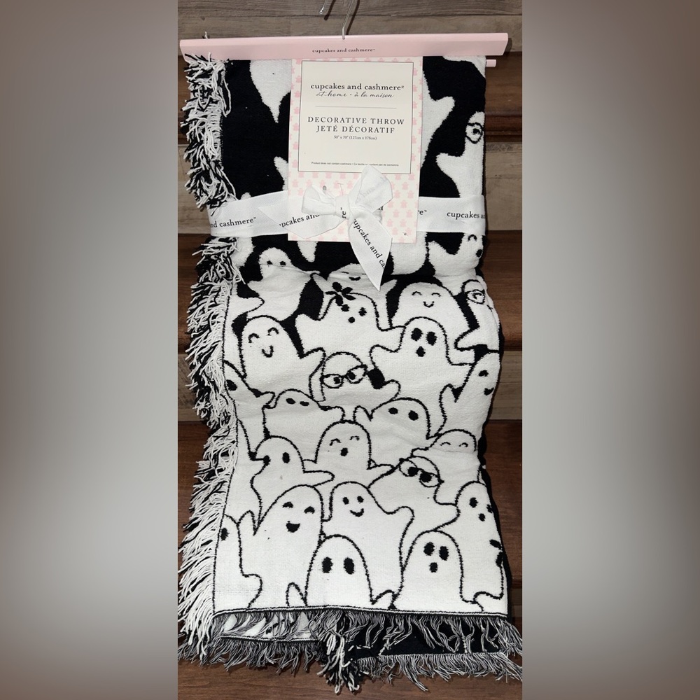 Super Cute 🥰 Cupcakes and Cashmere Ghost 👻 Blanket Set 50” x 70” - NEW
